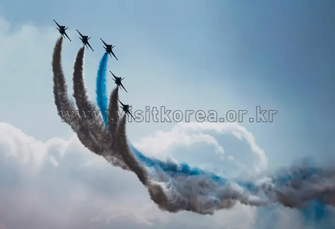 Black Eagles Air Show Korea Watching Fighter Jets Do Insane Stunts (Schedule & Tips) thumbnail