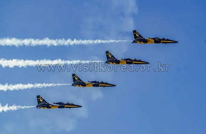 Black Eagles fighter jets in formation with smoke trails