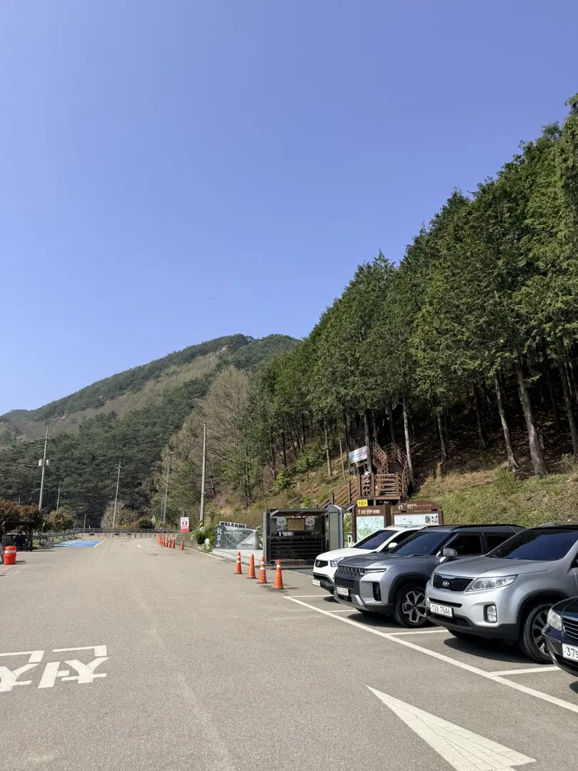 Parking lot with SUVs at Chaegyesan trailhead base