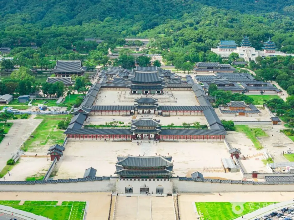 Gyeongbokgung Palace Guide Best Photo Spots, Hanbok Tips & Free Entry Days thumbnail