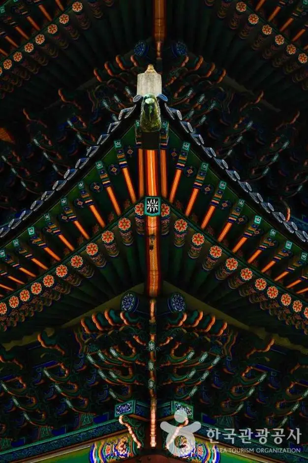 Ornate traditional Korean palace roof eaves with gilded decorations