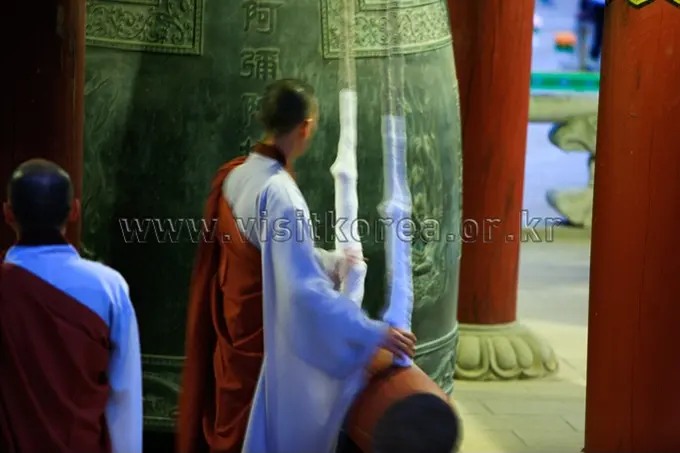 Buddhist monks viewing the historic bell at Haeinsa Temple